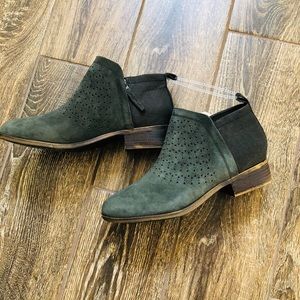 NWOB!! TOMS Forest Green Suede Deia Booties!